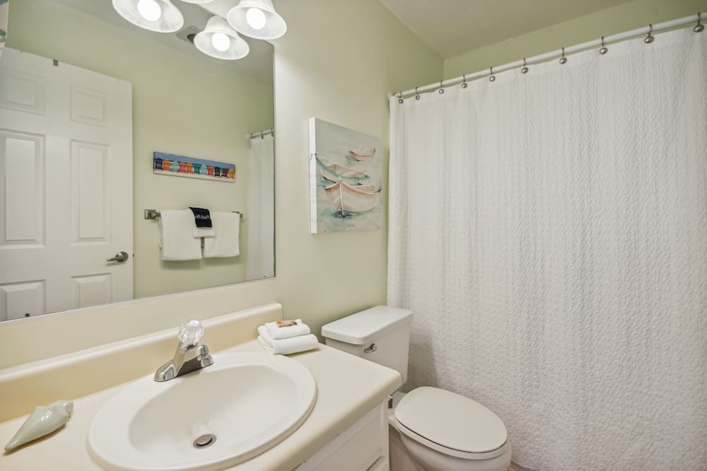 Photo of Bathroom in Holiday Isle