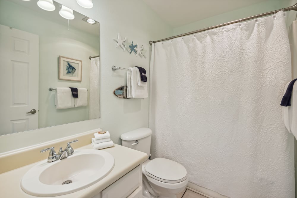Photo of Bathroom in Holiday Isle