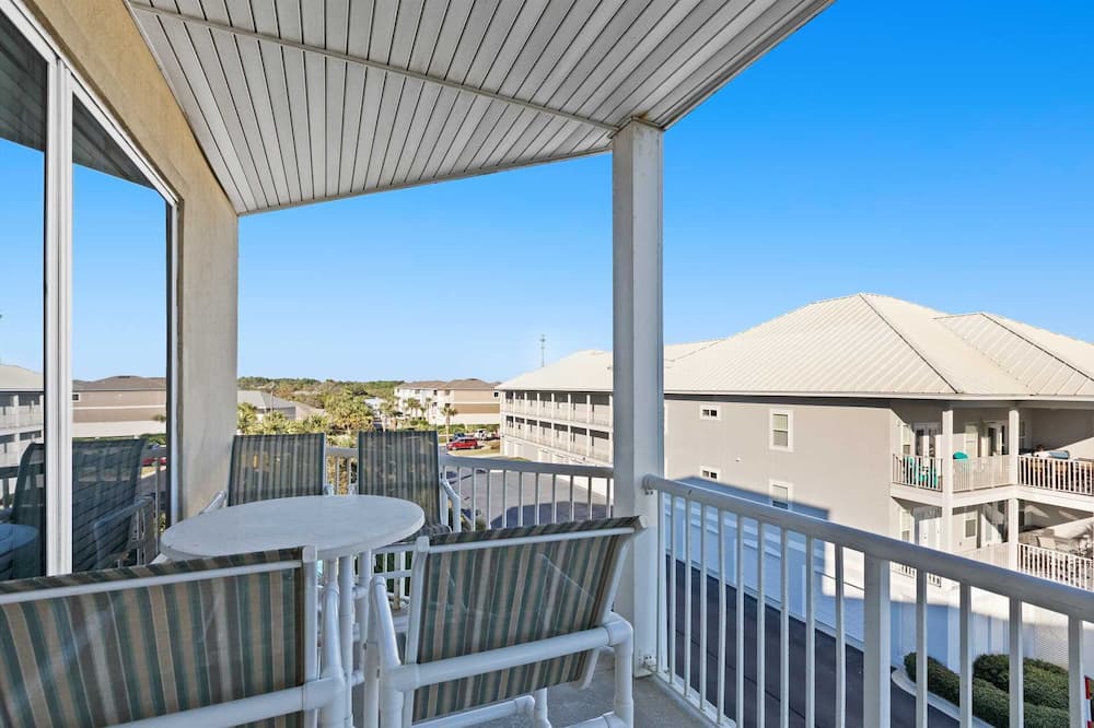 Photo of Patio Balcony in Avalon Beach Estates