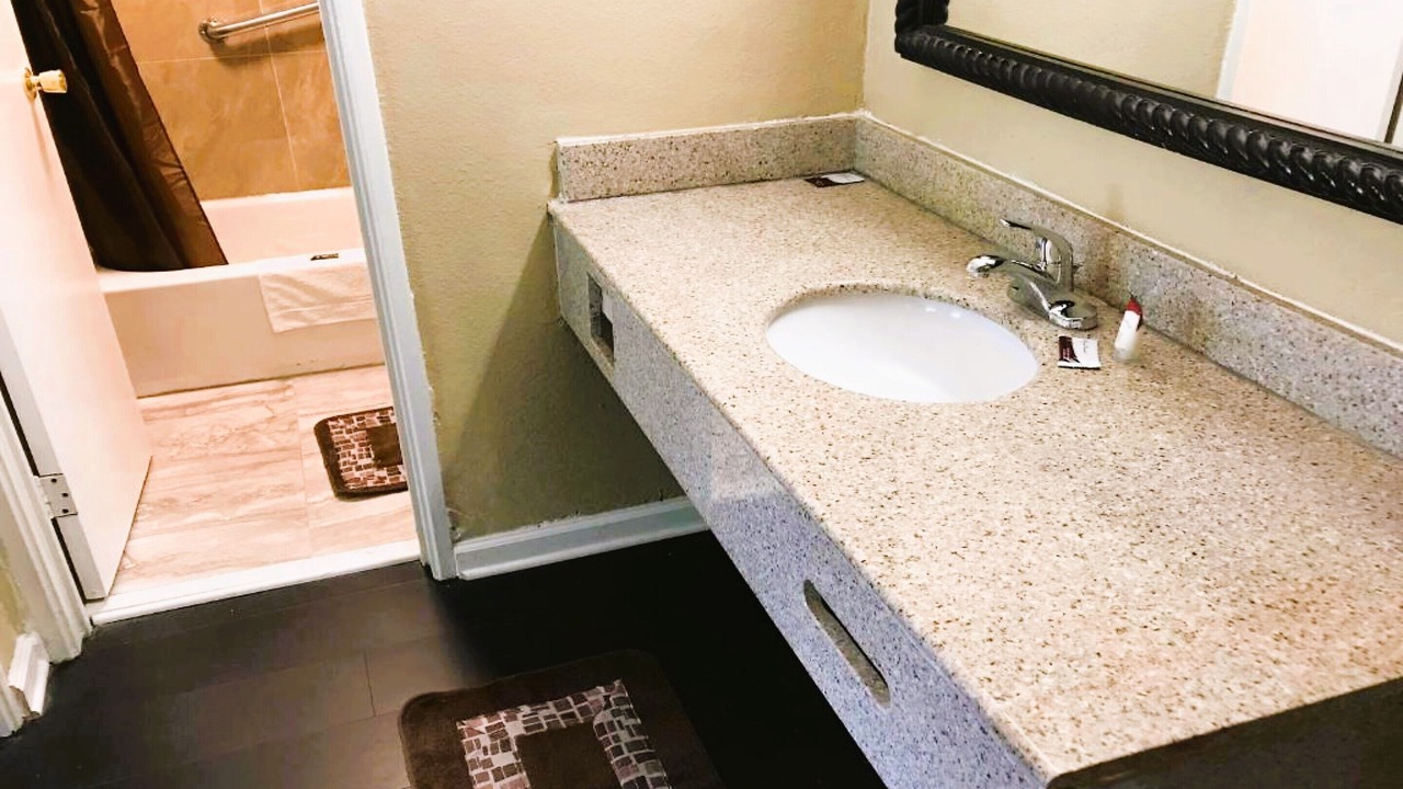 Photo of Bathroom in Governor's Walk
