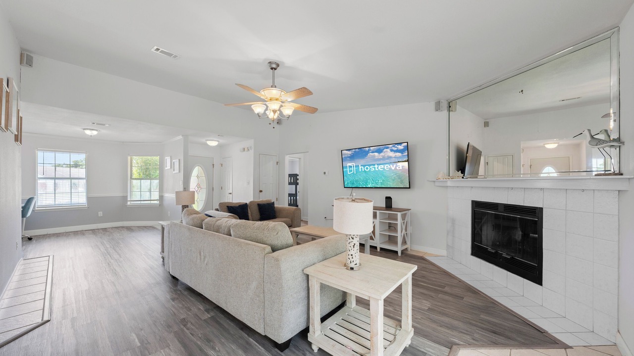 Photo of Livingroom in Ono Island