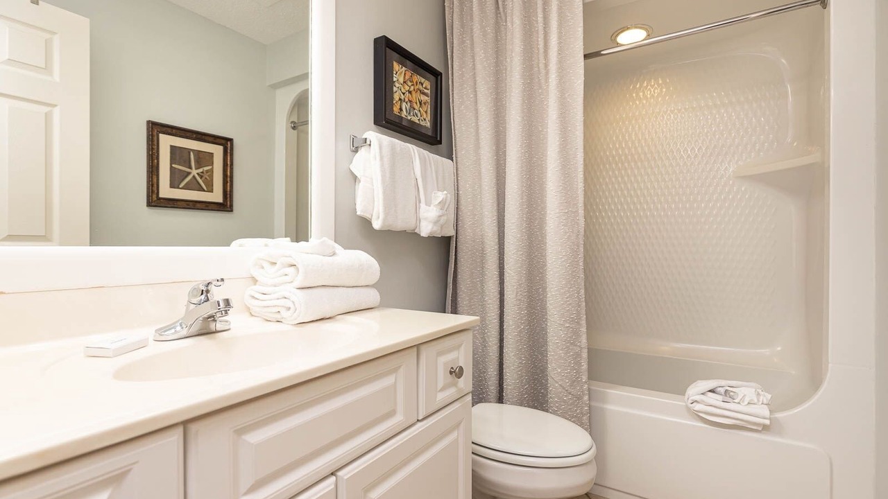 Photo of Bathroom in Orange Beach East
