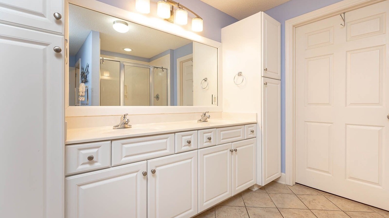 Photo of Bathroom in Orange Beach East