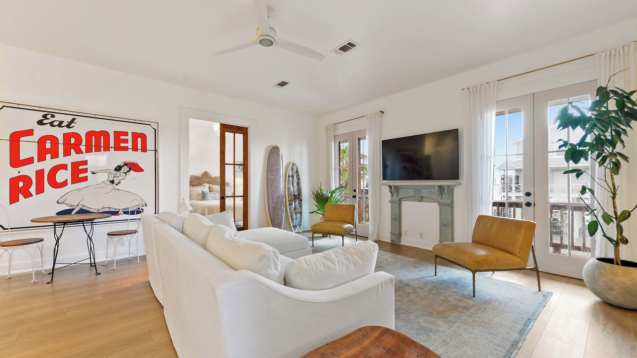 Photo of Livingroom in Henderson Point