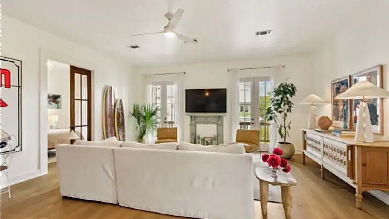 Photo of Livingroom in Henderson Point