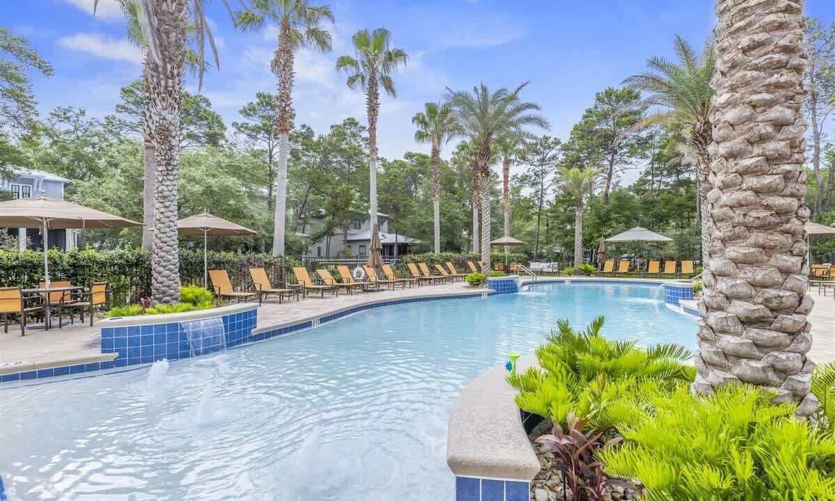 Photo of Outdoor in White's Gulfview