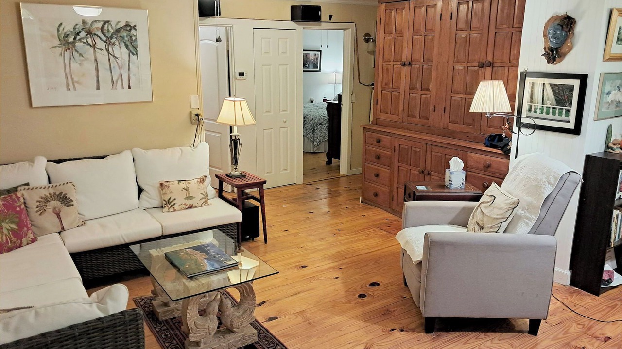 Photo of Livingroom in Apalachicola