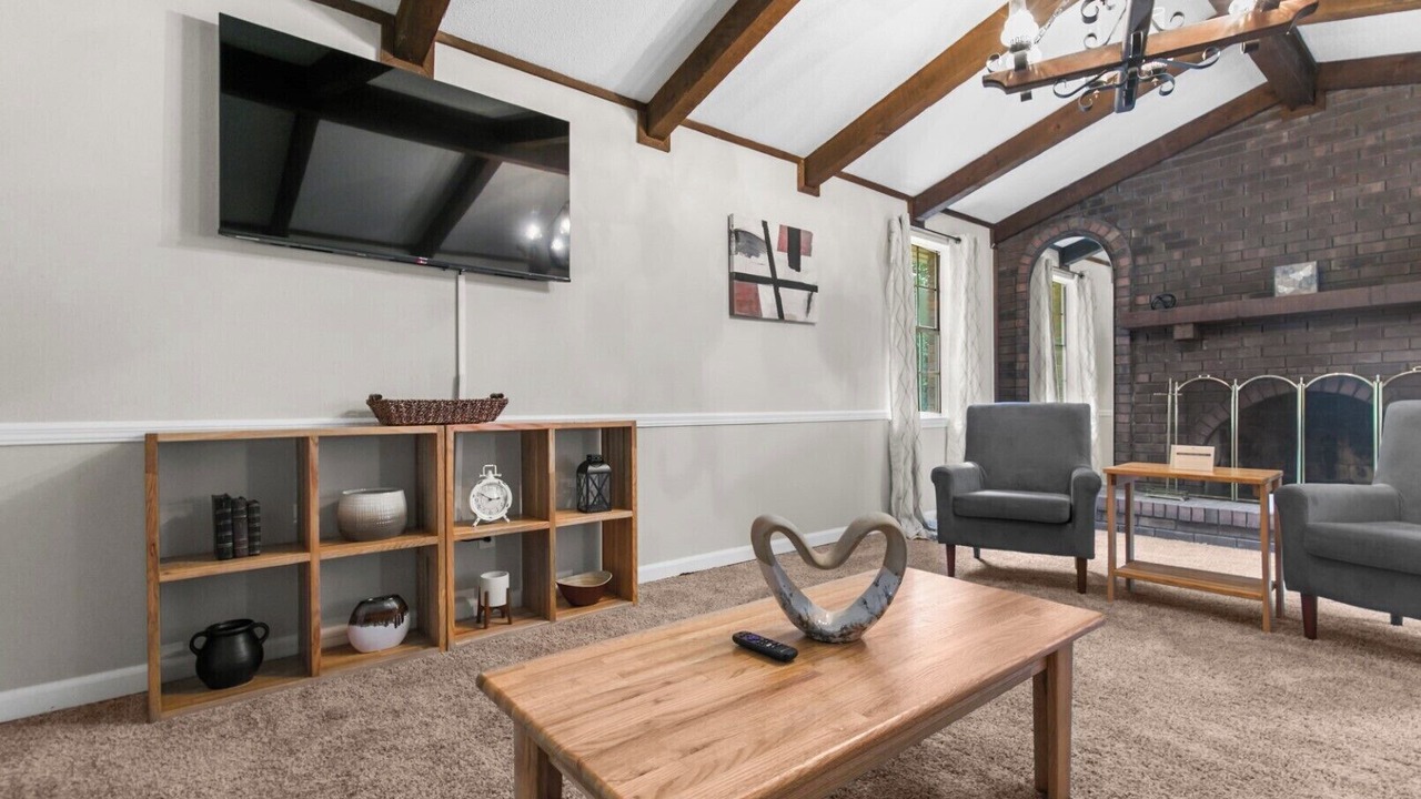 Photo of Livingroom in Forestdale