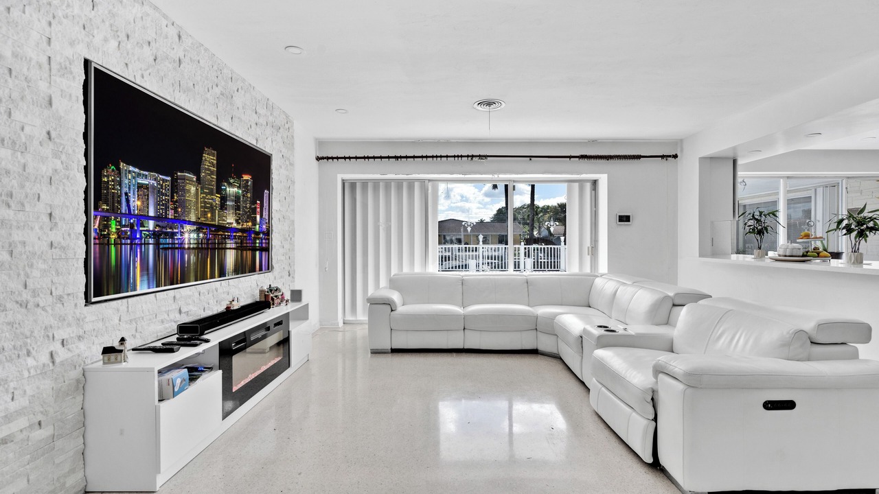 Photo of Livingroom in Coral Ridge Isles