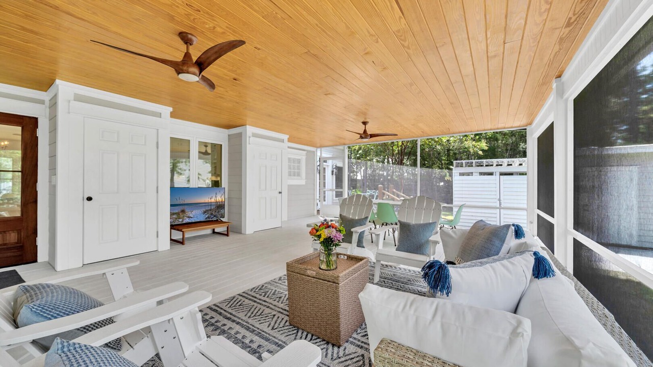 Photo of Outdoor in White's Gulfview