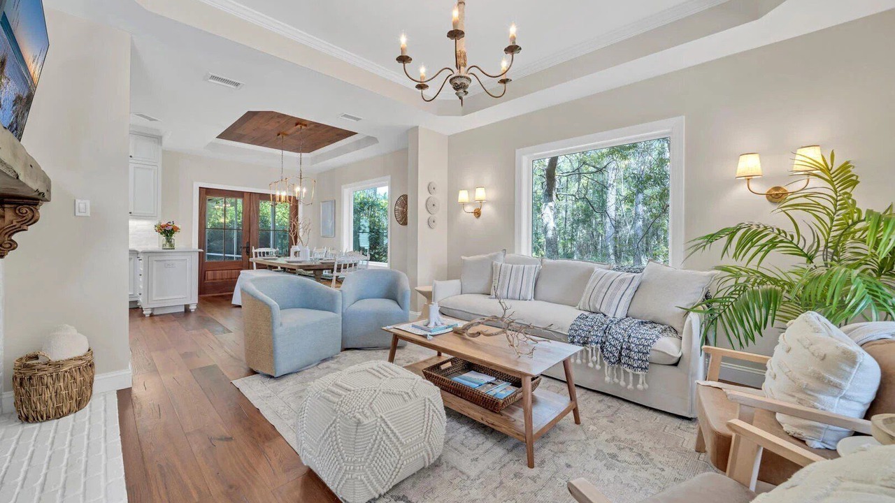 Photo of Livingroom in White's Gulfview