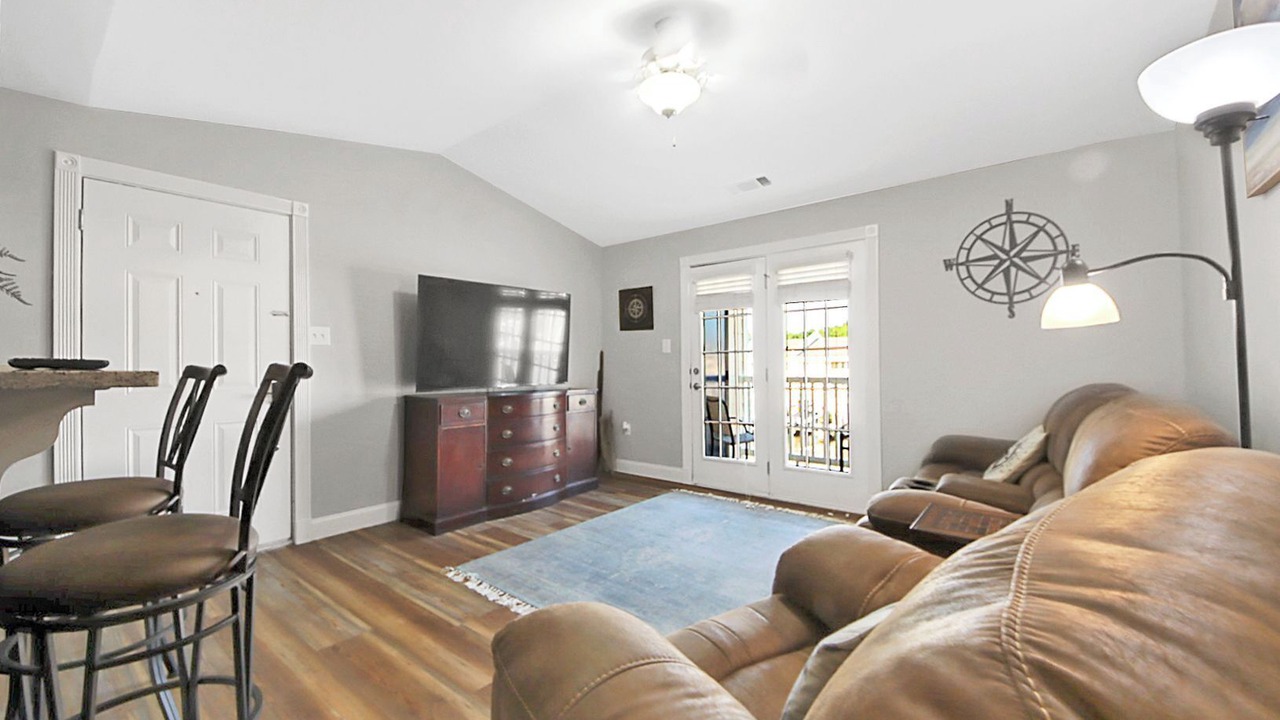 Photo of Livingroom in Gulf Park Estates