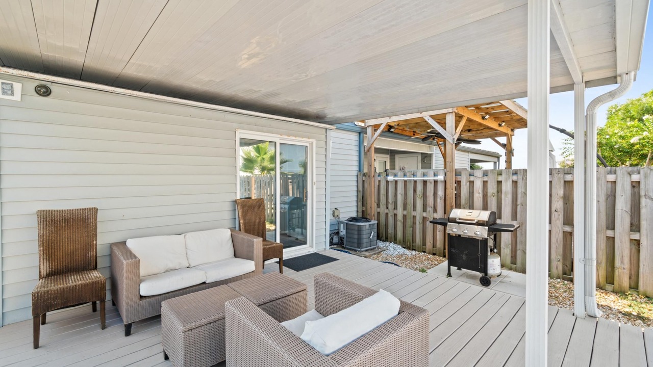 Photo of Patio Balcony in Bahama Beach