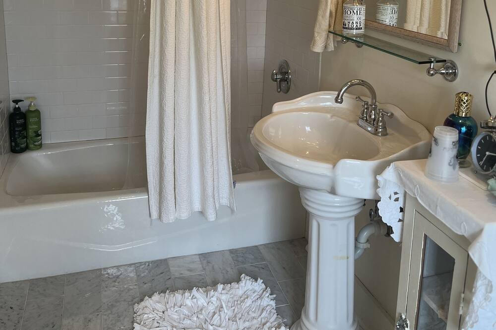 Photo of Bathroom in Esplanade Ridge