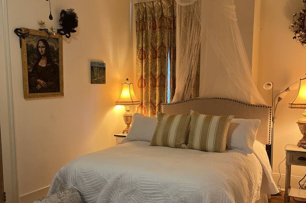 Photo of Bedroom in Esplanade Ridge