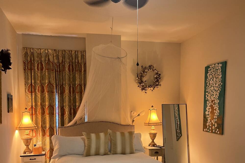 Photo of Bedroom in Esplanade Ridge