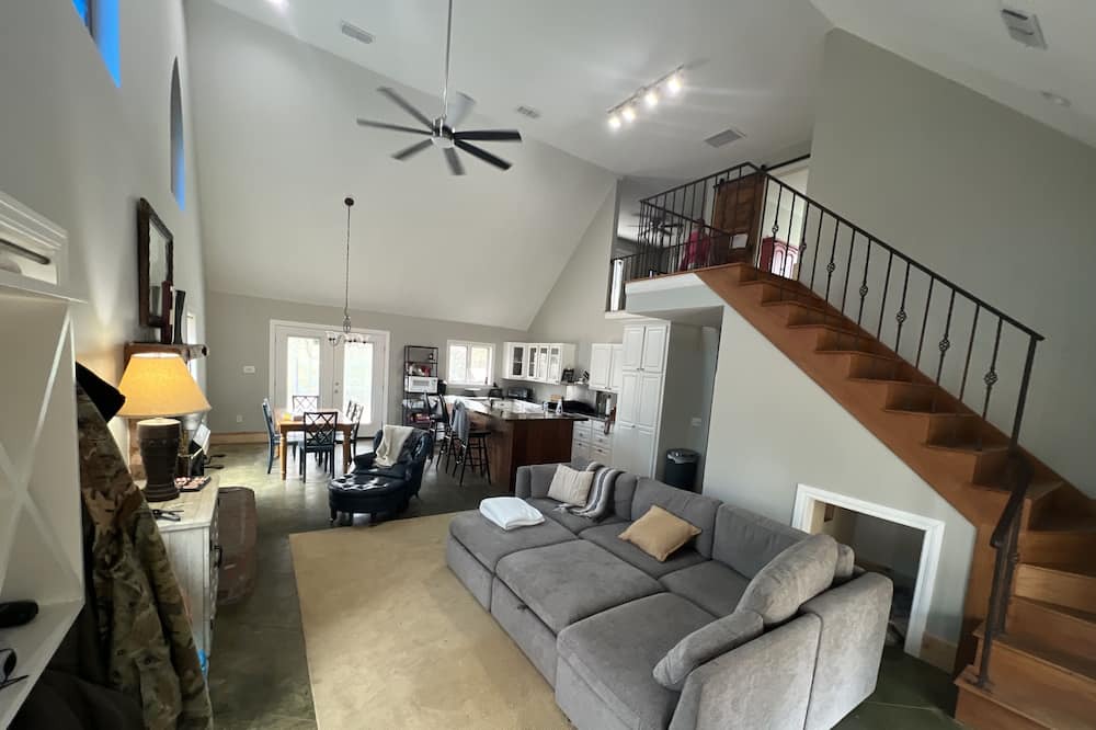 Photo of Livingroom in Ruth