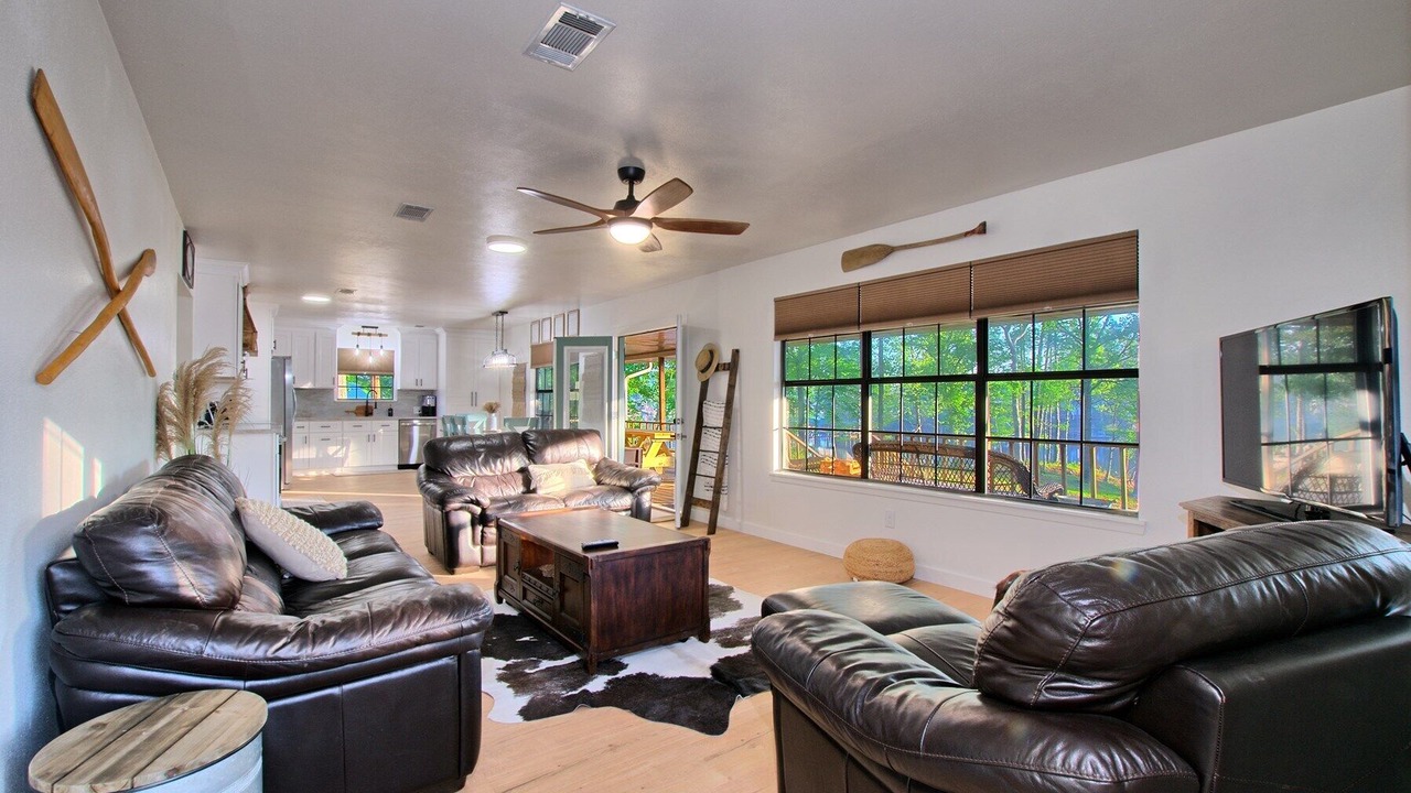 Photo of Livingroom in South Toledo Bend