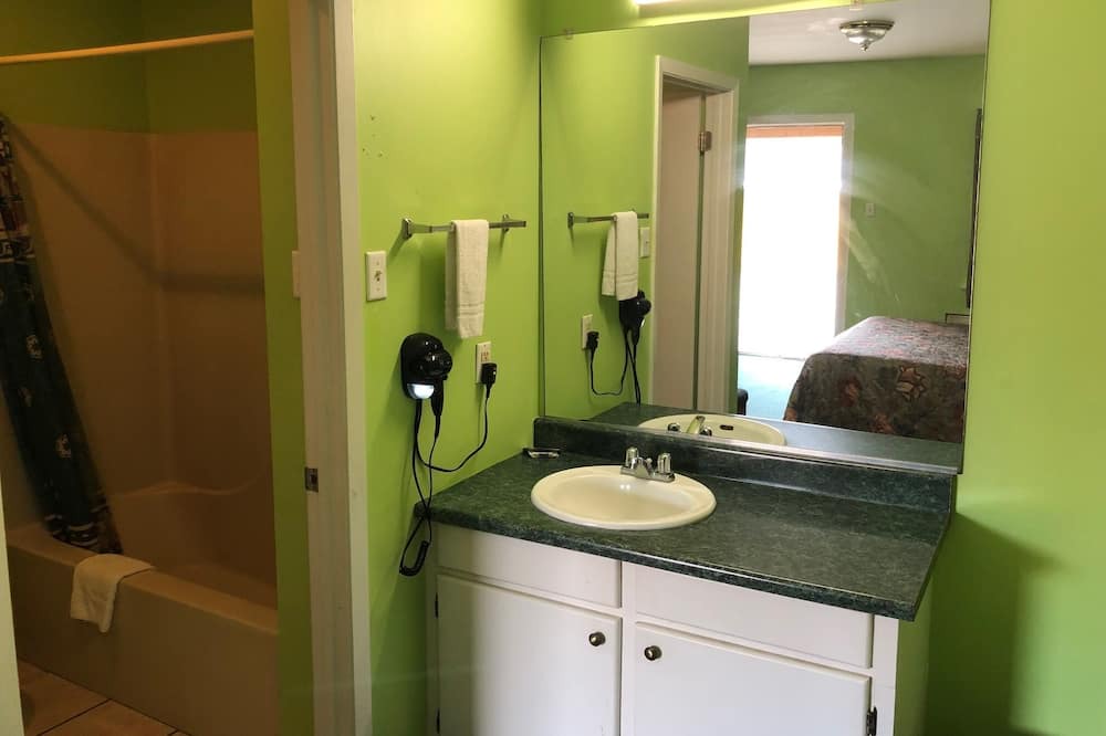 Photo of Bathroom in Effie
