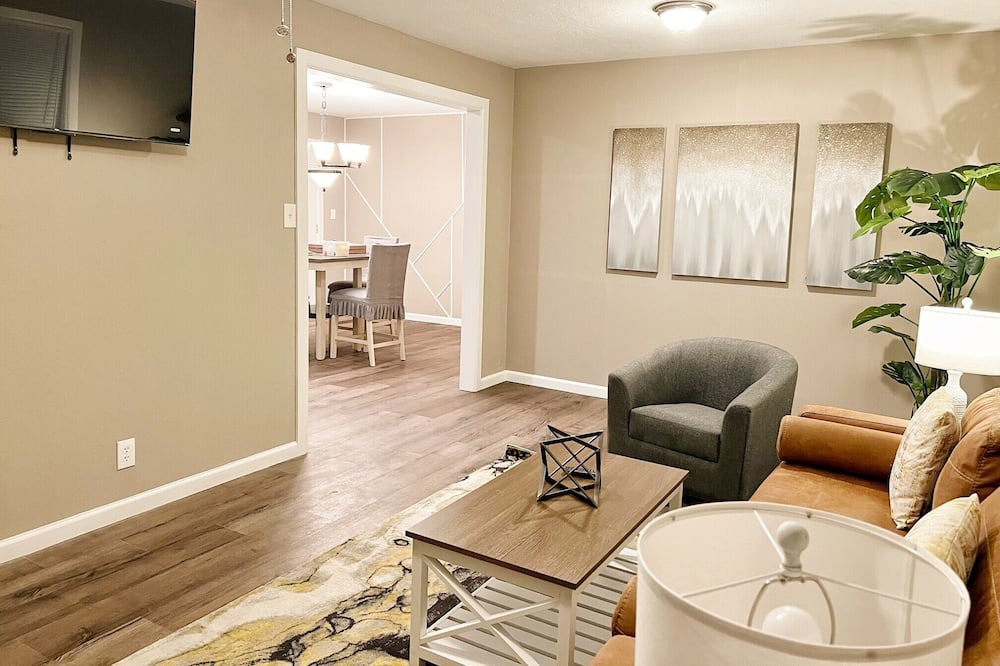Photo of Livingroom in Orange