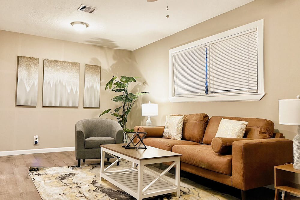 Photo of Livingroom in Orange