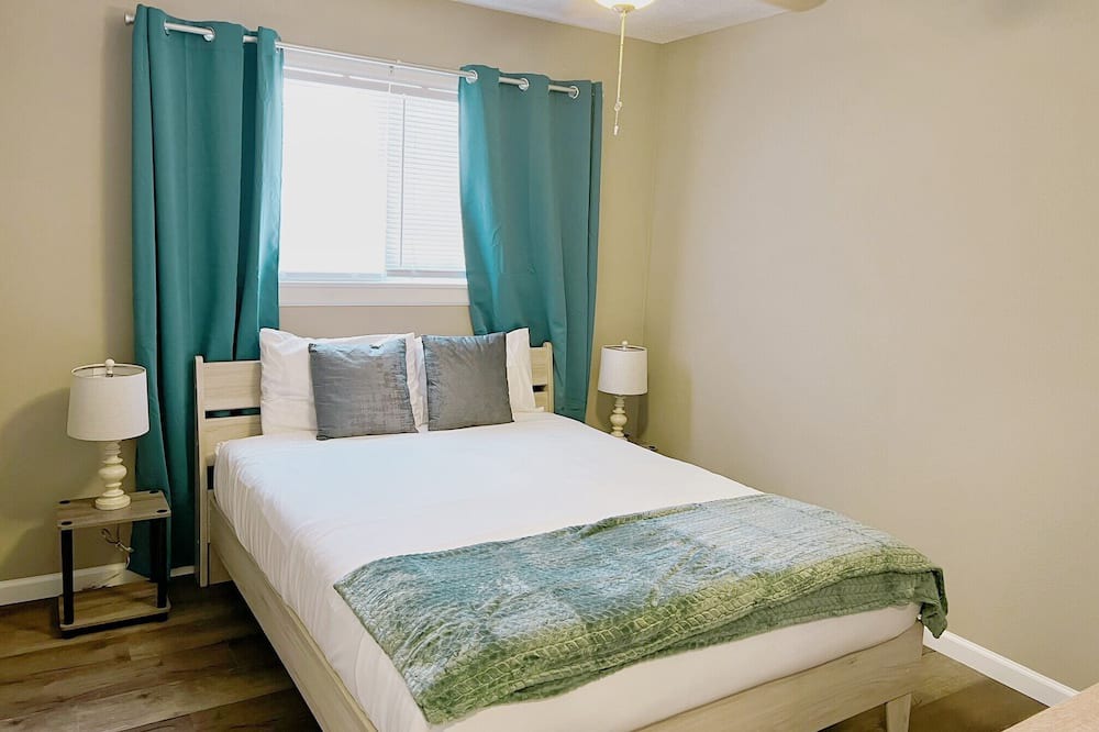Photo of Bedroom in Orange