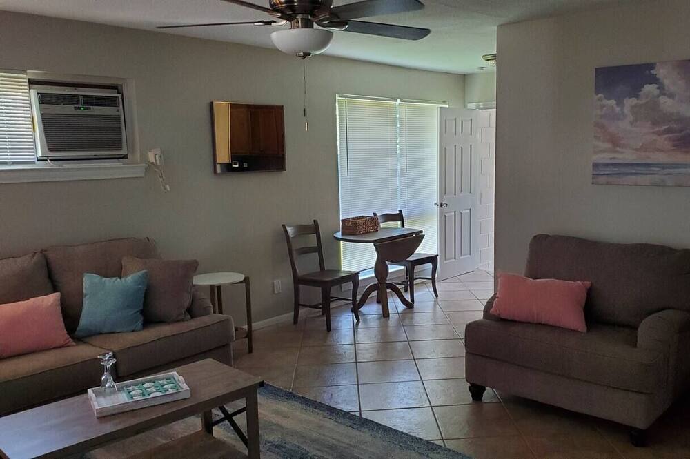 Photo of Livingroom in West Pensacola