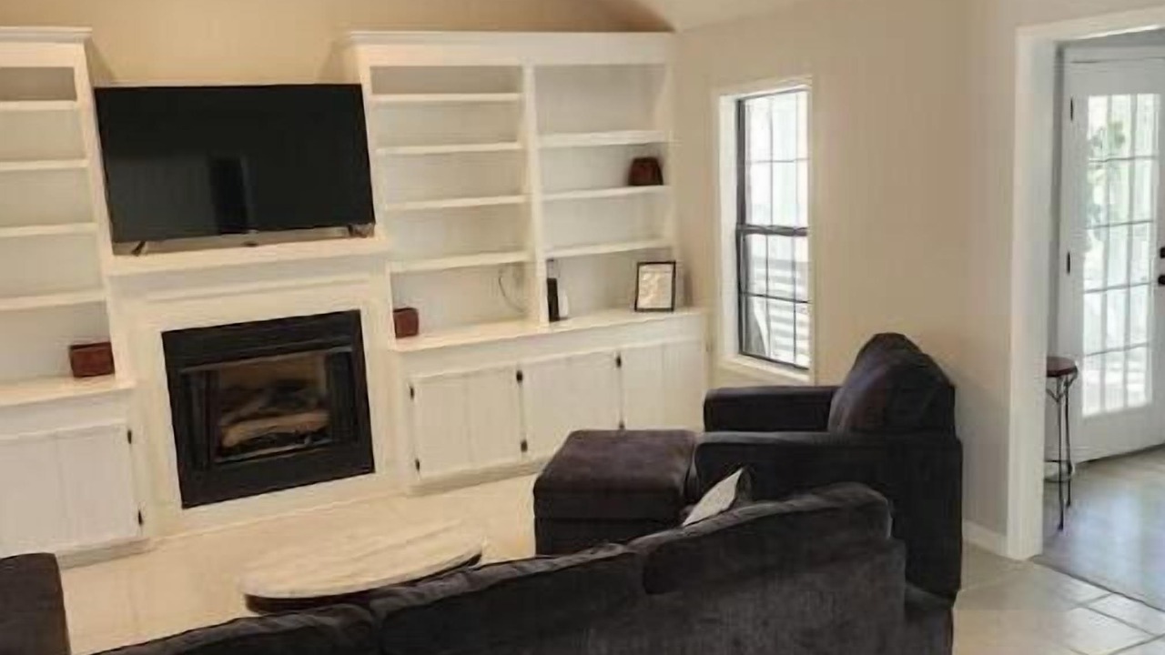 Photo of Livingroom in Cleveland