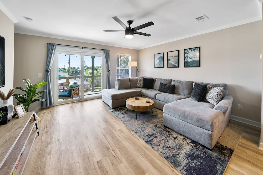 Photo of Livingroom in Kiska Beach