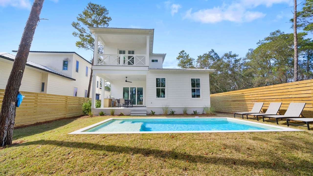 Photo of Outdoor in White's Gulfview