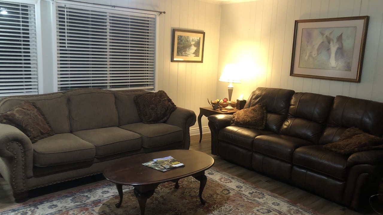Photo of Livingroom in Uncertain