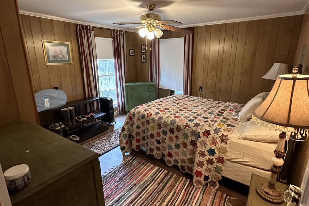 Photo of Bedroom in Poplarville