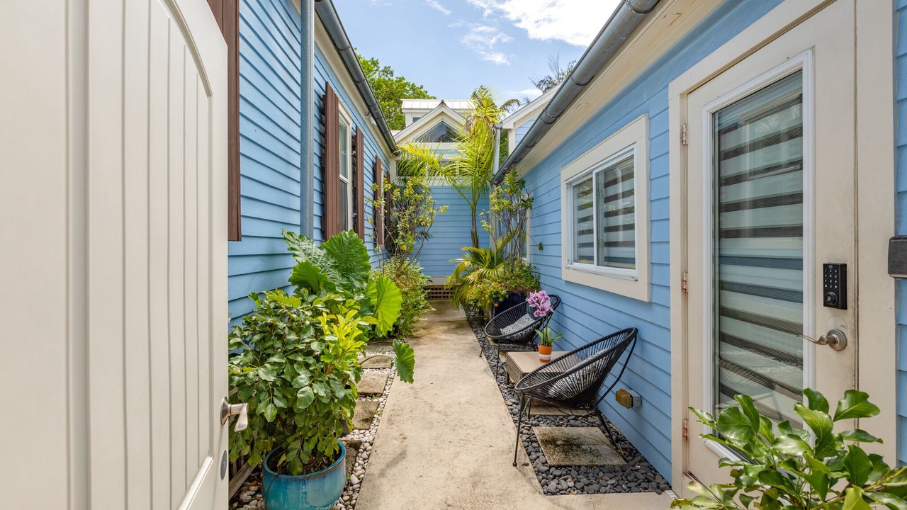 Photo of Patio Balcony in White Street Gallery District