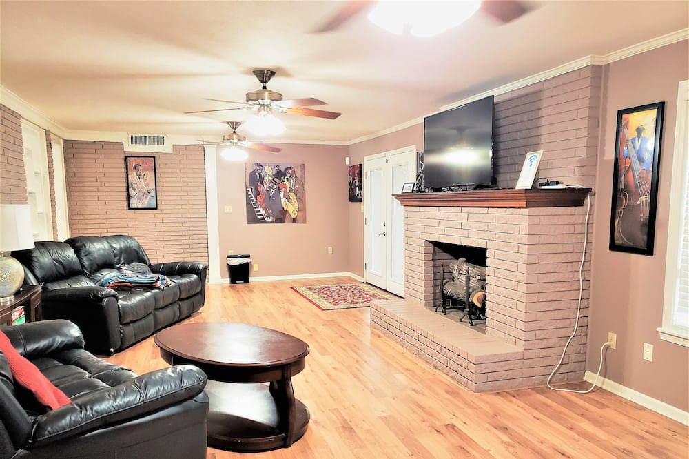 Photo of Livingroom in Westlake