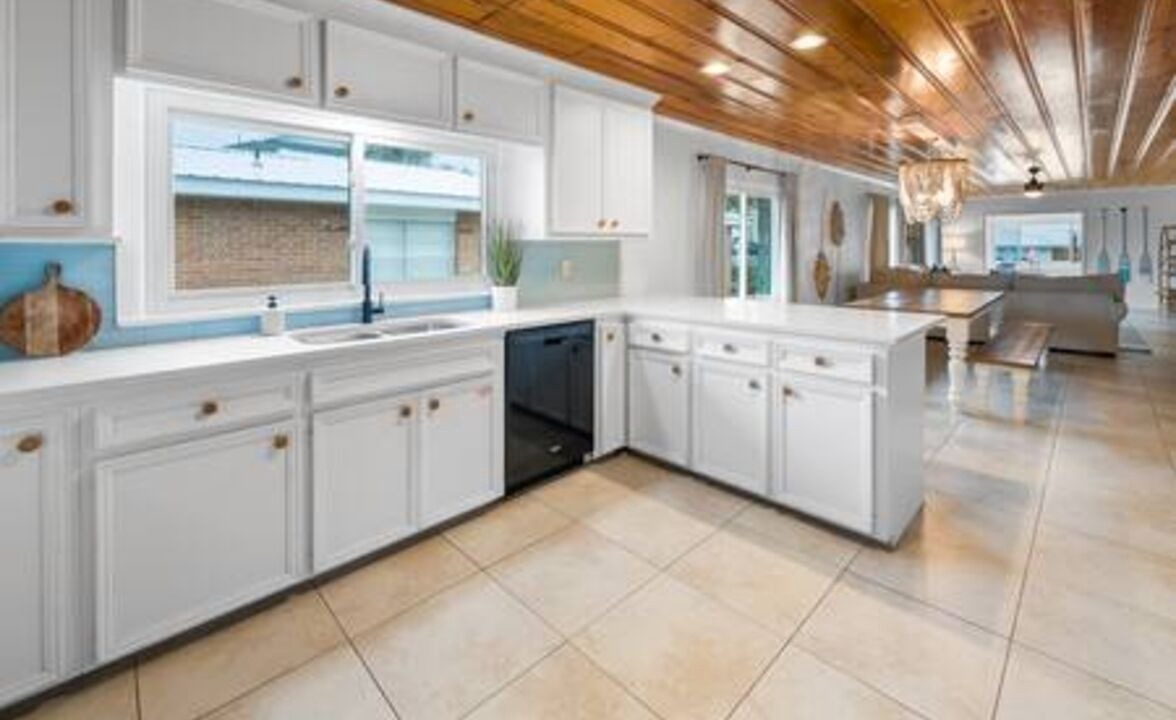 Photo of Kitchen in Kiska Beach