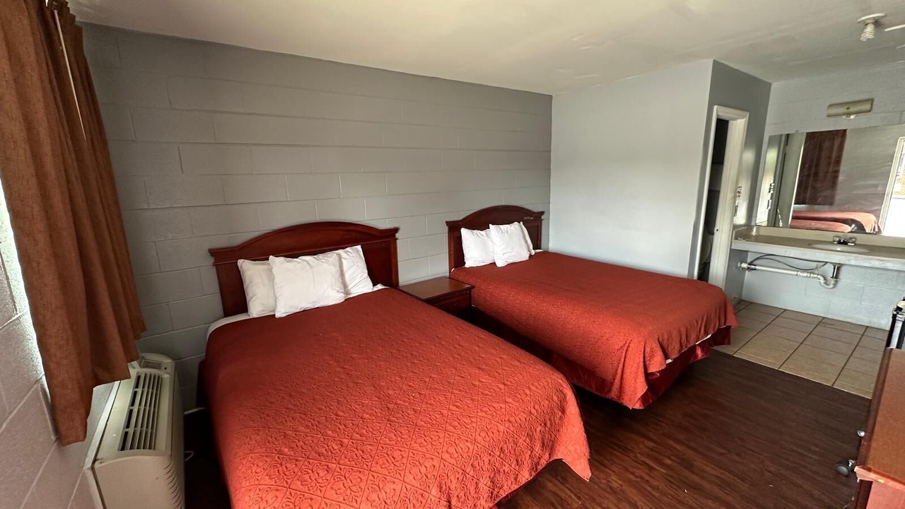 Photo of Bedroom in Crestline Heights