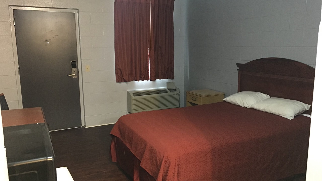 Photo of Bedroom in Crestline Heights