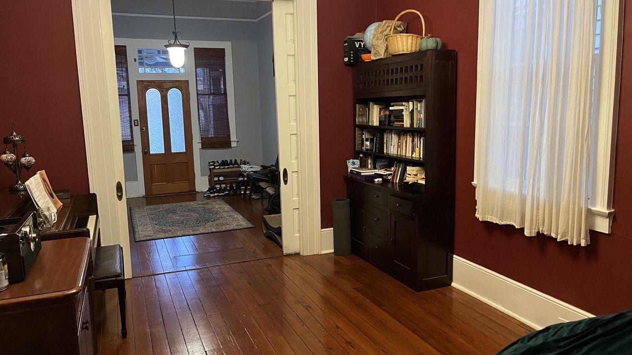 Photo of Livingroom in Algiers Point