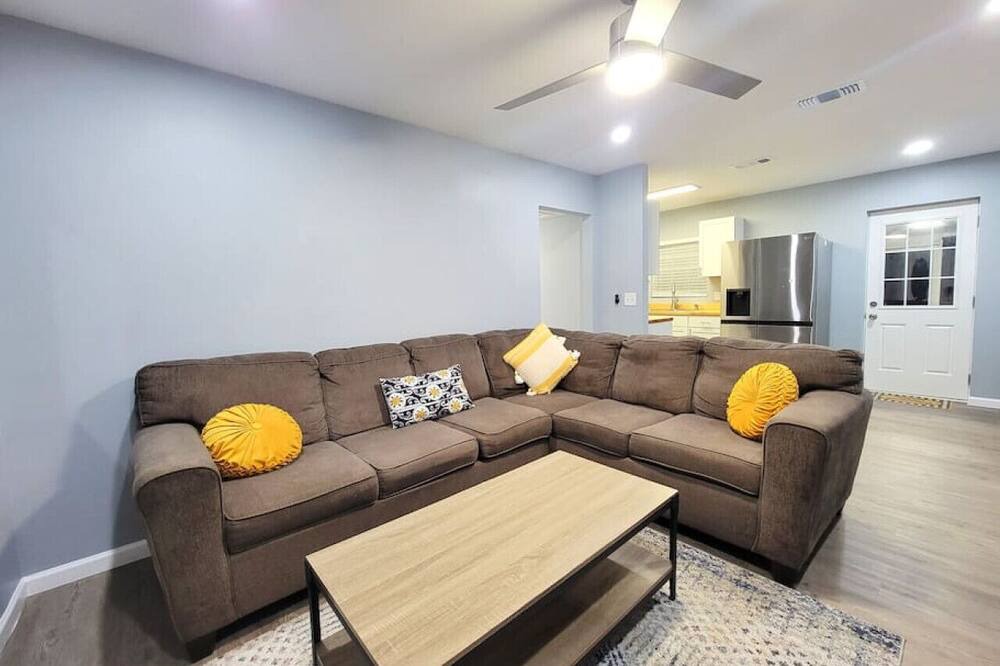 Photo of Livingroom in Parker