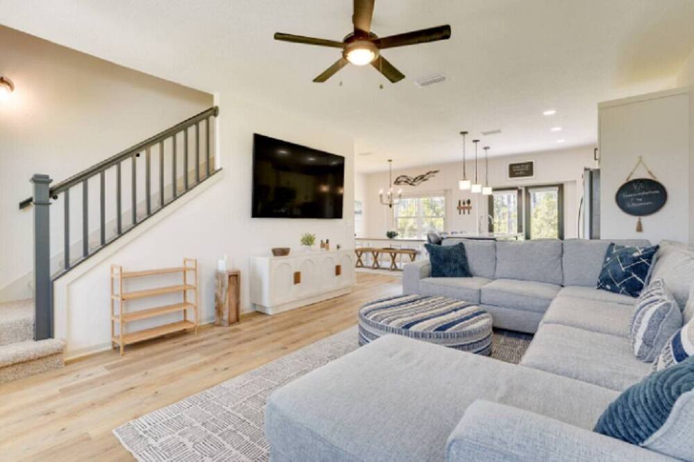 Photo of Livingroom in Cedar Grove