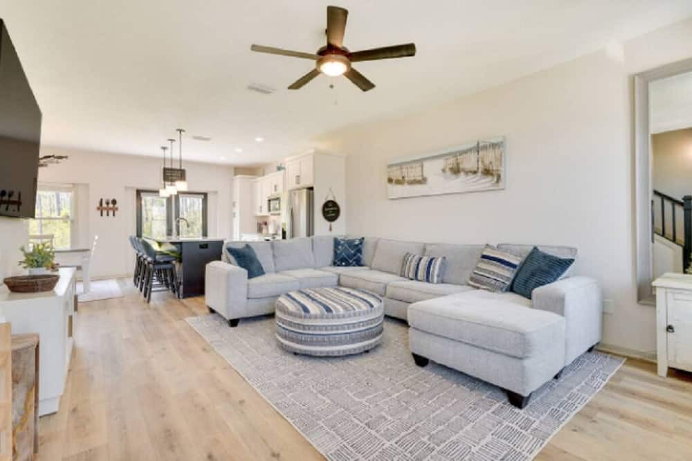 Photo of Livingroom in Cedar Grove