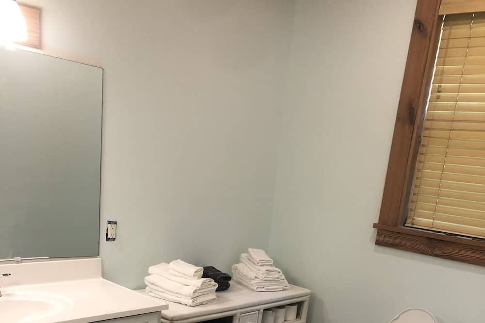 Photo of Bathroom in Eastpoint