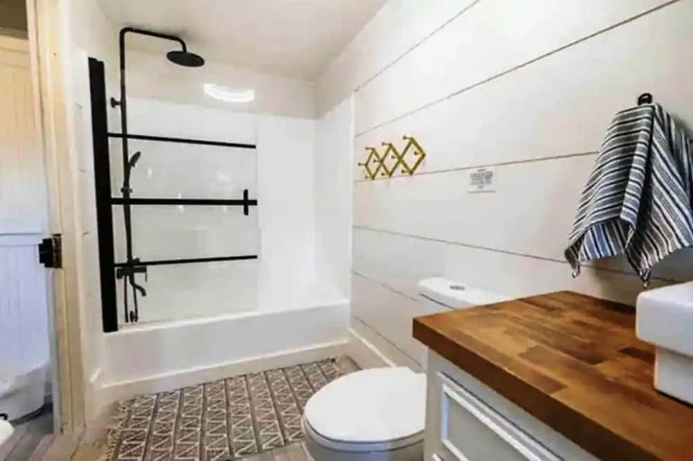 Photo of Bathroom in De Funiak Springs