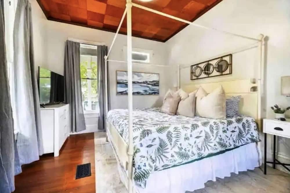 Photo of Bedroom in De Funiak Springs