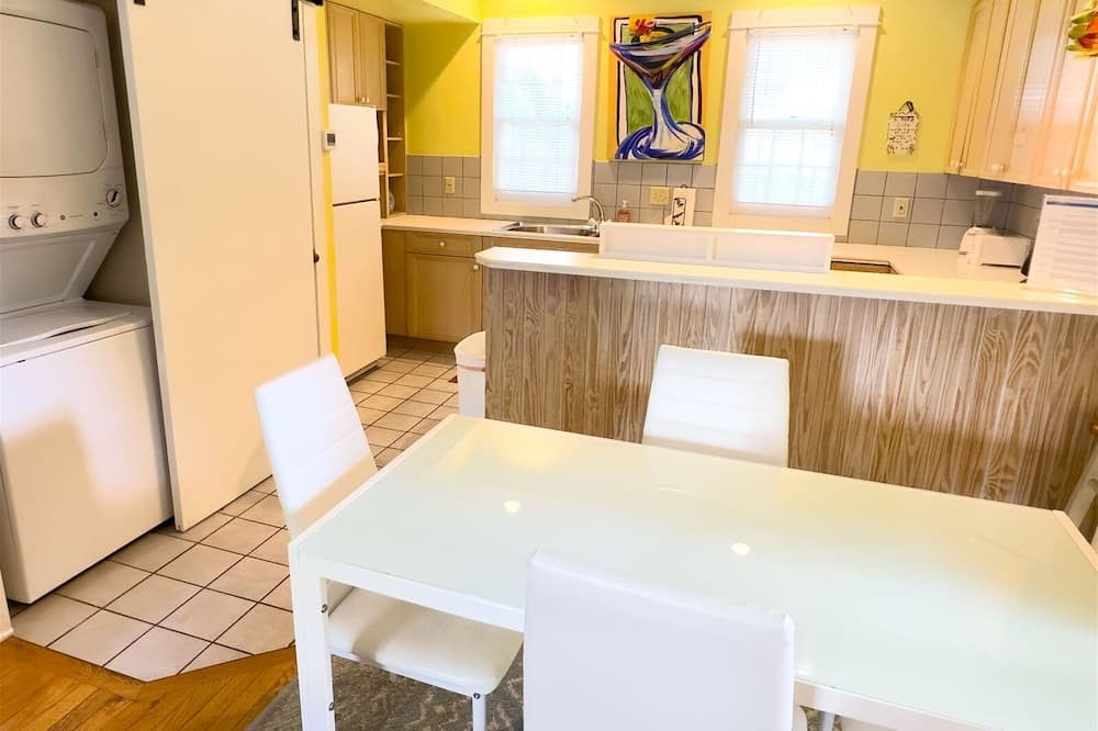 Photo of Bedroom in White Street Gallery District