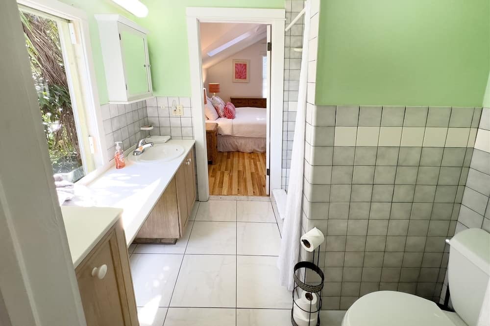 Photo of Bathroom in White Street Gallery District