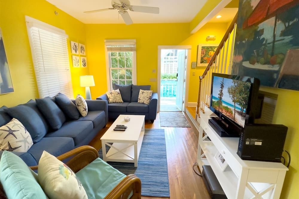 Photo of Bedroom in White Street Gallery District