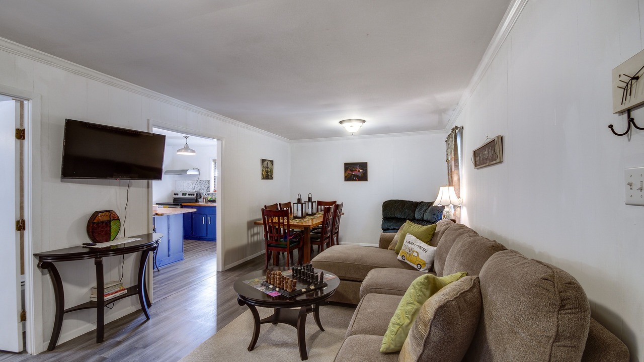 Photo of Livingroom in Roxie