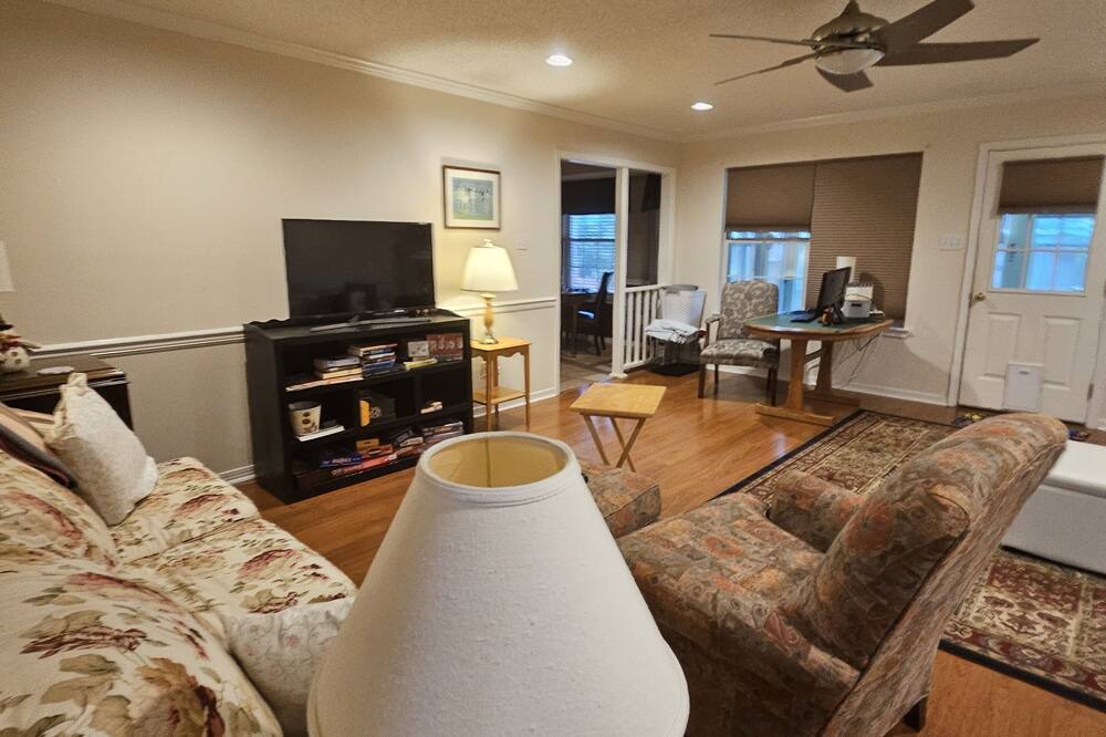 Photo of Livingroom in Daphne