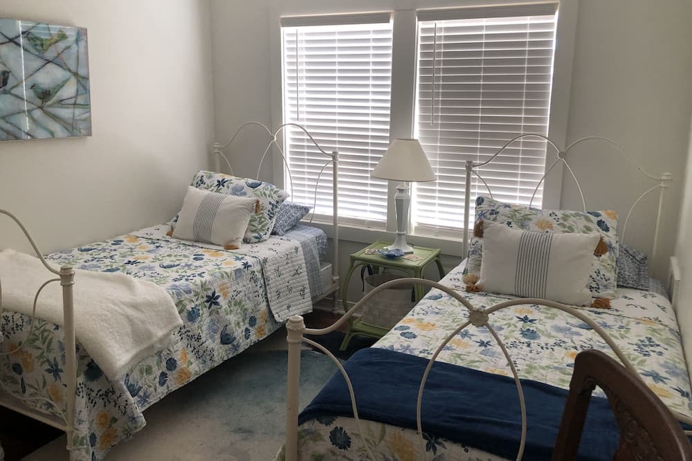 Photo of Bedroom in Mississippi City